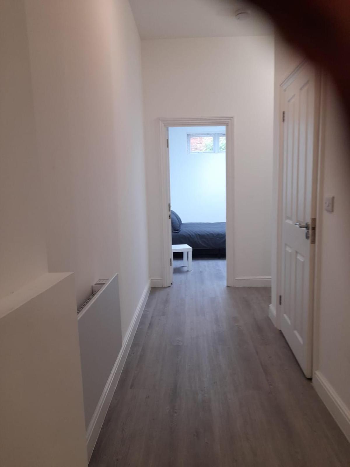 Another Great Value Bath Street Apartment *