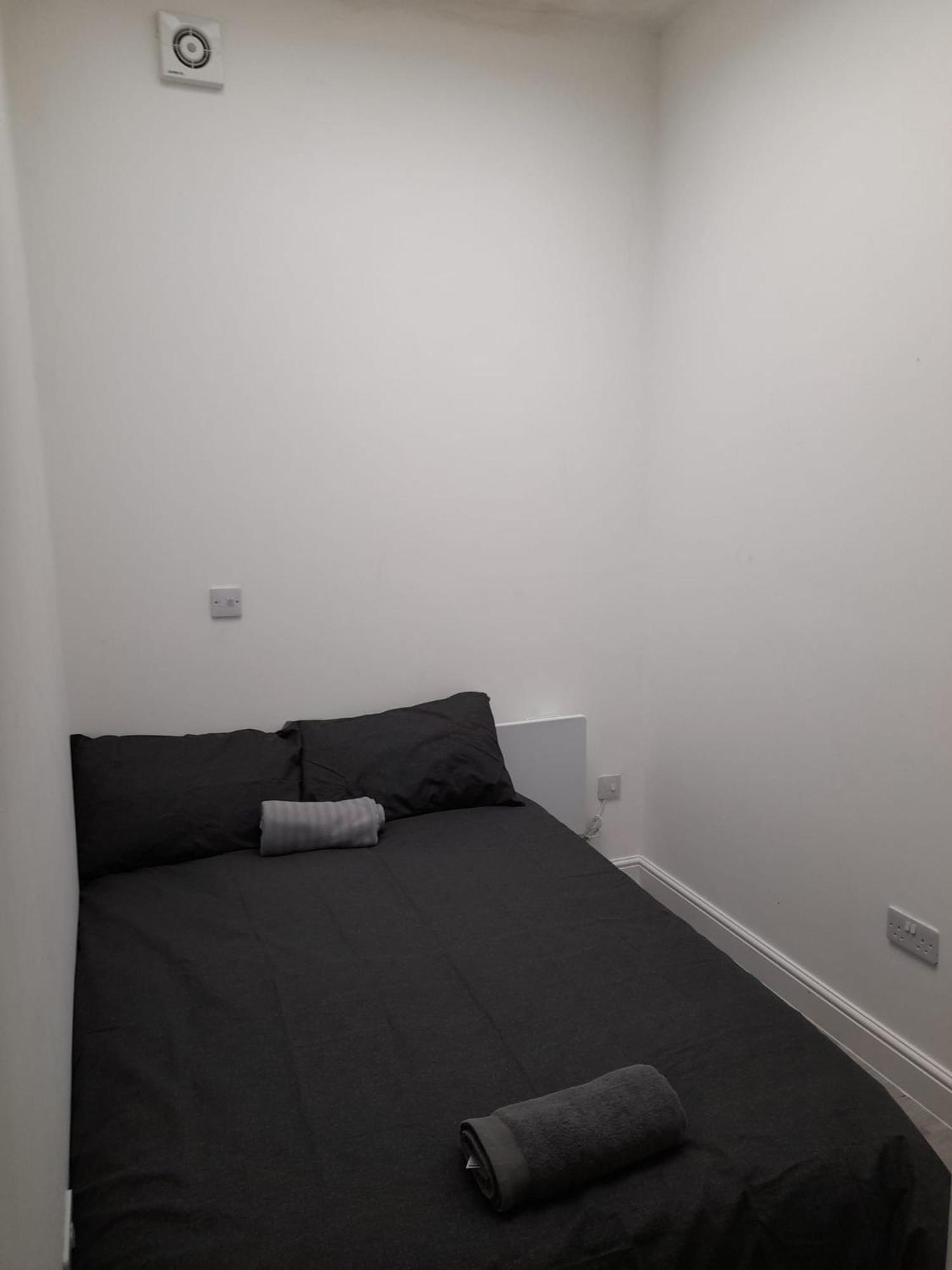 Another Great Value Bath Street Apartment *